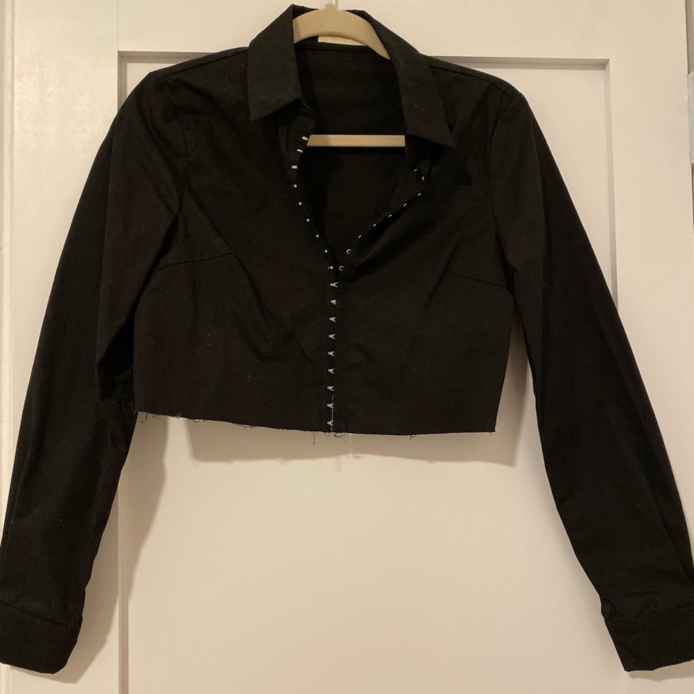 Black Eyelet Closure Long Sleeve Crop Top